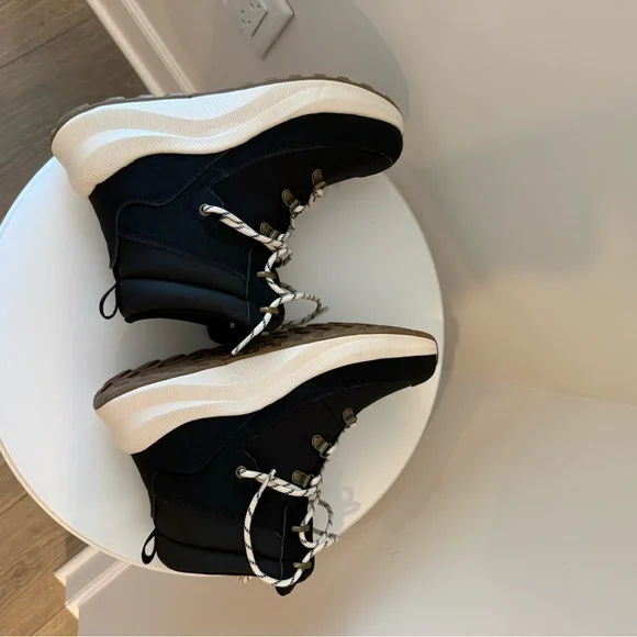 Universal Thread Black Winter Boots - Picture 4 of 8